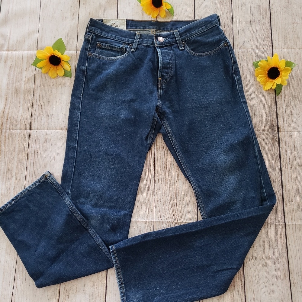 Hollister Jeans Slim Straight
Size 31
Color Blue